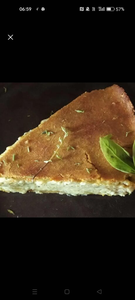 foto de una rebanada de pastel salado