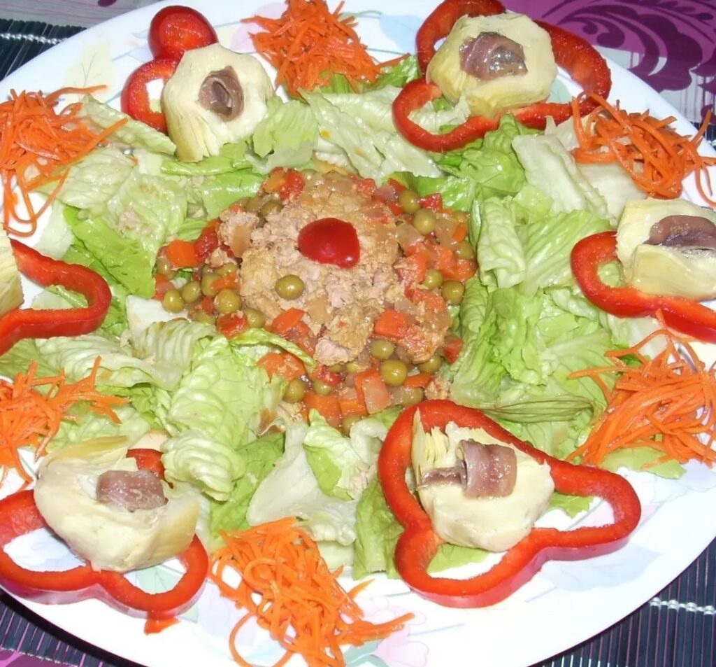 Plato de ensalada de color